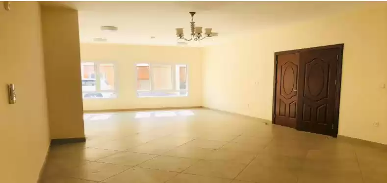 Résidentiel Propriété prête 4 chambres U / f Villa à Compound  a louer au Al-Sadd , Doha #11894 - 1  image 